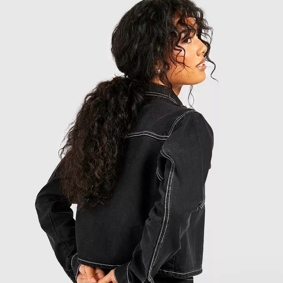 EUC Women’s Small Forever 21 Contrast Stitch Denim Jacket In Black - Picture 3 of 12